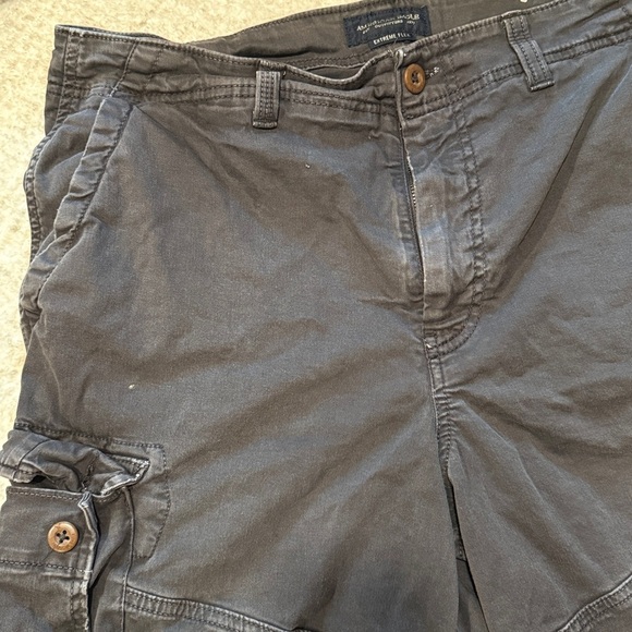 [American Eagle Outfitters] EUC Cargo Shorts - Picture 4 of 9